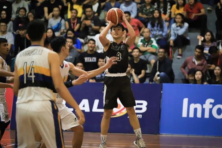  Tim basket putra Universitas Universitas Kristen Satya Wacana (UKSW) menorehkan sejarah dengan  berhasil menggusur dominasi Universitas Atma Jaya Yogyakarta (UAJY) pada gelaran LIMA Basketball: Kaskus Central Java and Special Region of Yogyakarta  (CJSR) Conference Season 7.  
