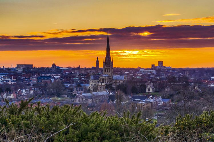 Kota Norwich di Inggris, salah satu destinasi wisata di Eropa yang pas bagi pencinta ketenangan.
