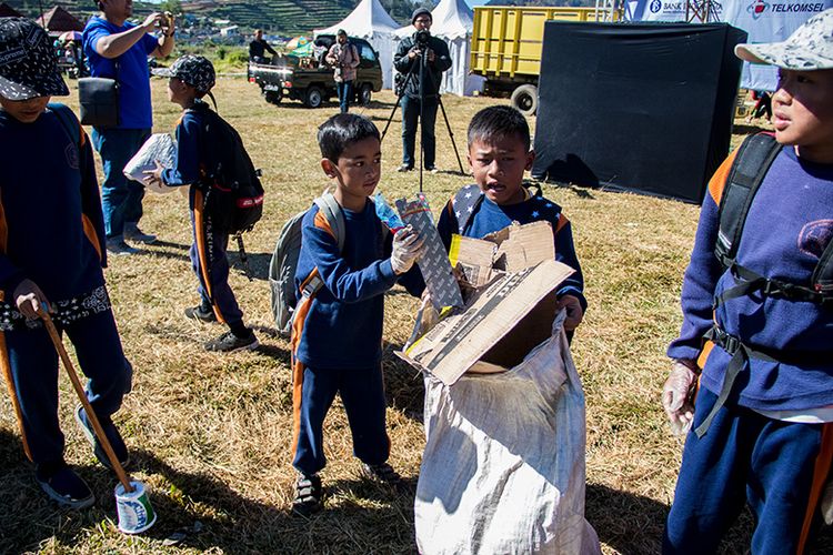 Anak-anak yang Antusias Mengikuti Aksi Bersih Dieng.