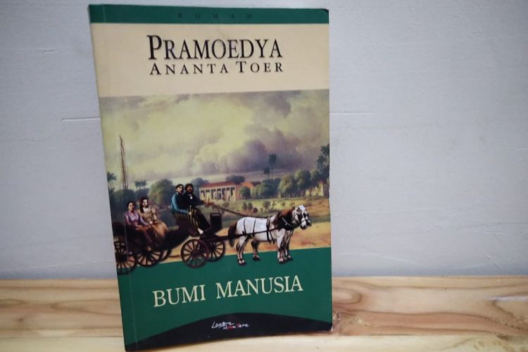 Novel Bumi Manusia karya Pramoedya Ananta Toer.