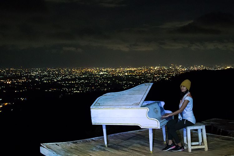 Spot foto piano langit di Obyek Wisata Pintu Langit Dahromo.