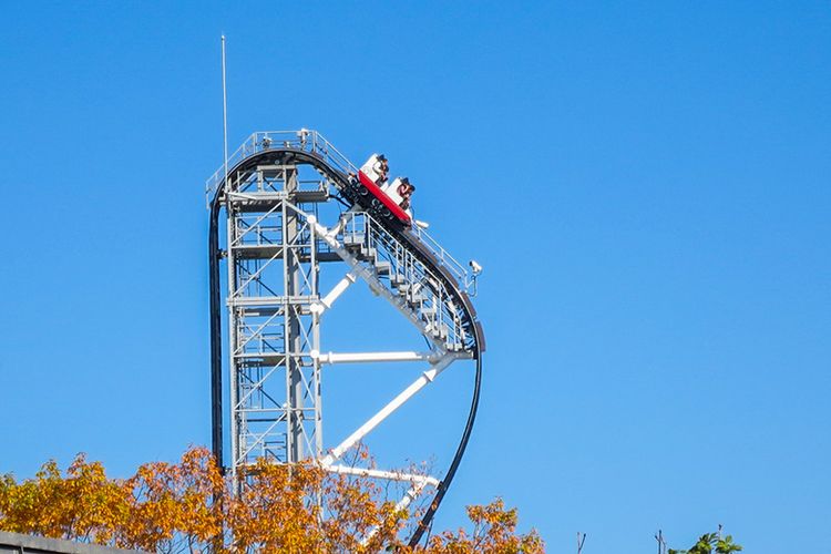Roller Coaster Takabisha di Negara Jepang.