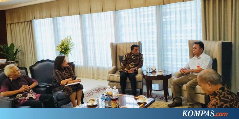 Moeldoko: Sandal Hilang di Masjid, Pak Jokowi yang Disalahkan...