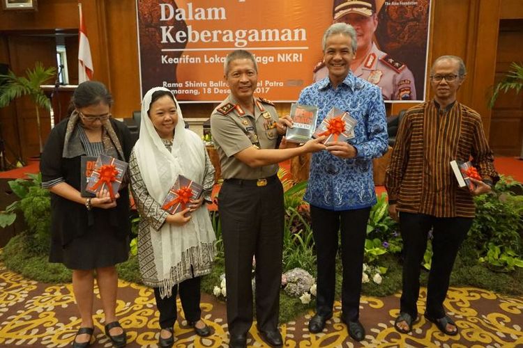 Dalam kesempatan itu,  Gubernur Jawa Tengah Ganjar Pranowo dan Alissa Wahid dari jaringan Gus Durian yang konsen terhadap kebhinekaan,  juga menjadi narasumber dalam bedah buku tersebut. 