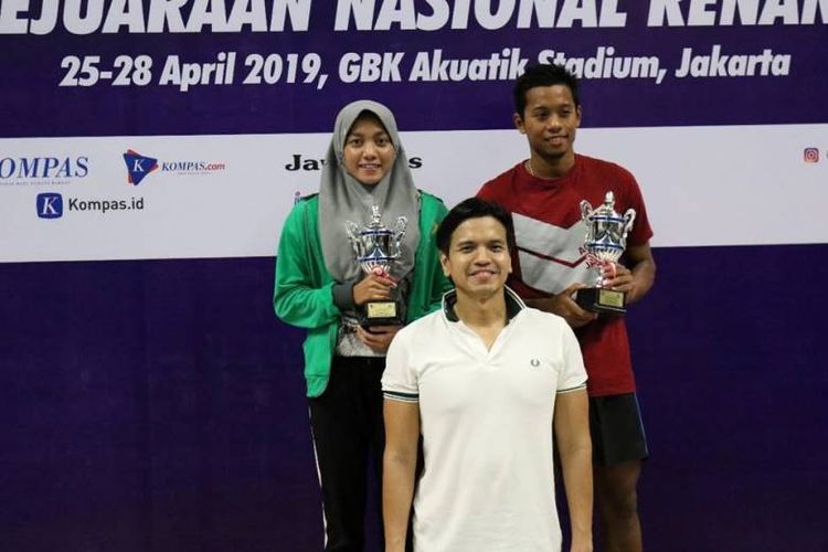 Dua atlet terbaik FAI 2019, Adinda Larasati Dewi dan Aflah Fadlan Prawira bersama Wakil ketua Umum PB PRSi, Harlin E. Rahardjo