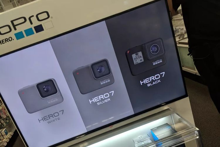 Penampakan GoPro Hero 7 di display toko Best Buy