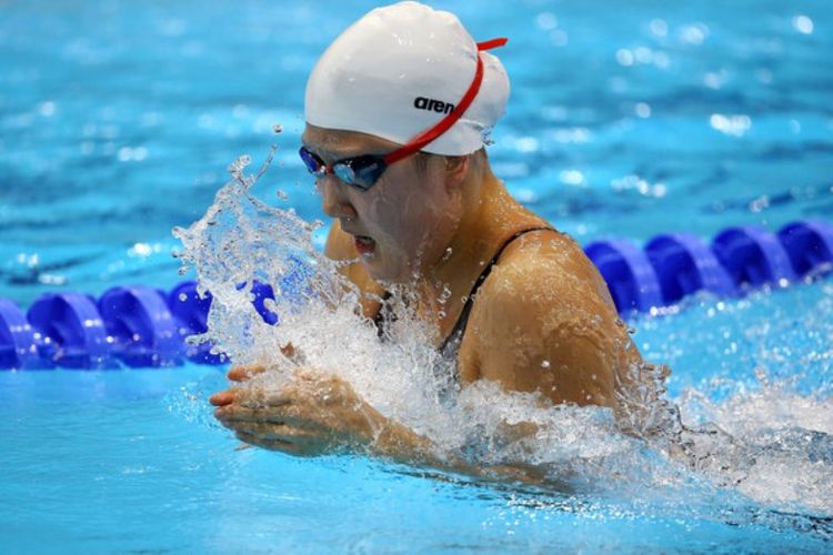 Perenang Putri China dan Korea Bertikai di Kolam
