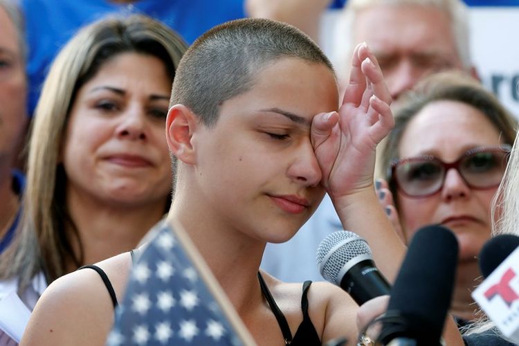 Emma Gonzalez, pelajar SMA Marjory Stoneman Douglas yang berlindung di auditorium sekolah saat penembakan berlangsung. (AFP/Rhona Wise)