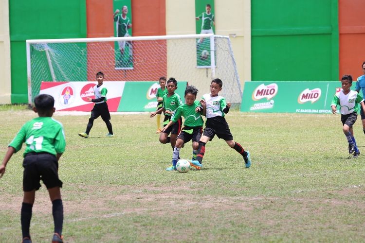  Sebanyak 16 tim Sekolah Dasar mengikuti babak penyisihan final regional MILO Football Championship Medan, Sabtui (31/3) di Lapangan Stadion Mini Pancing.