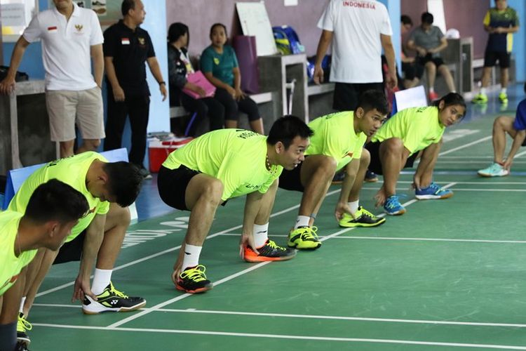  Tim Piala Thomas dan Uber Indonesia 2018 jalani latihan perdananya di Hipo Badminton Bangkok, Thailand, Kamis (17/5).