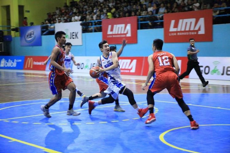  Tim basket putra Putra Universitas Pelita Harapan (UPH) Banten sukses mempertahankan gelar LIMA Basketball Nationals  untuk ke empat kalinya, mengalahkan Univ. Esa Unggul (UEU)  65-64