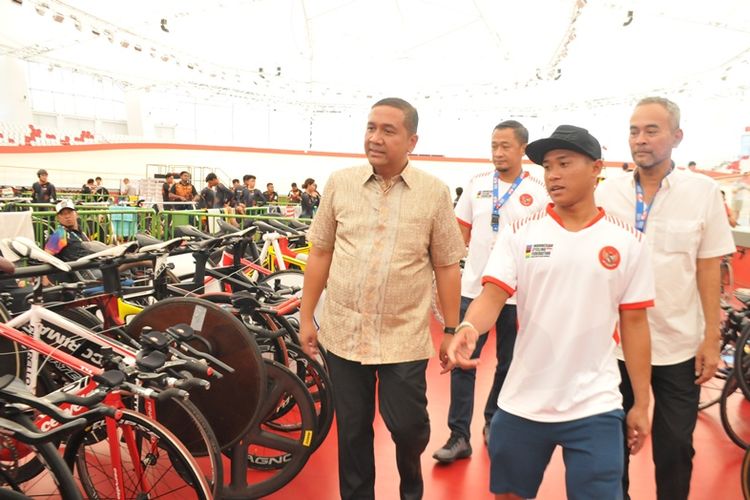 Sedikitnya 297 pembalap putra-putri  termasuk pembalap paracycling dari 16 negara peserta bertanding. Ajang ini dihelat untuk kali pertama oleh PB ISSI bekerjasama dengan PT Jakarta Propertindo (Jakpro).