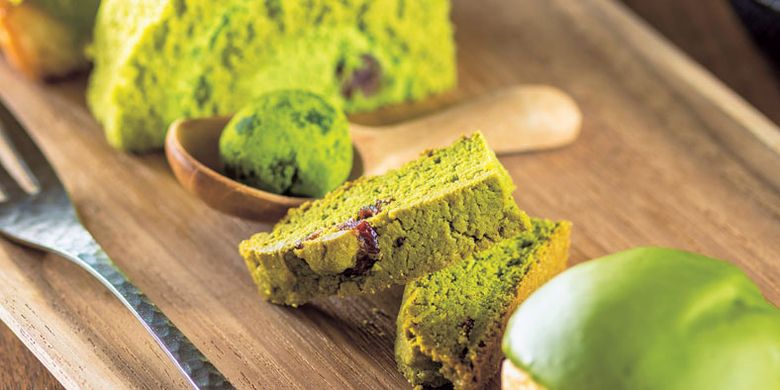 Set Sweet Plate berisi 5 jenis kue rasa matcha yang terdiri dari tart, roll cake, choco ball, bisco, dan éclair ini dijual dengan harga 756 Yen.