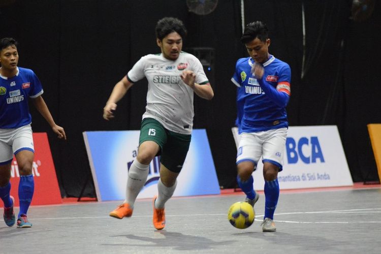 Sekolah Tinggi Ilmu Ekonomi Bhakti Pembangunan (STIE BP) Jakarta tampil sebagai juara baru LIMA Futsal Nationals 2017