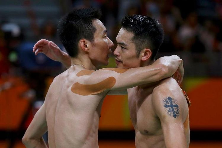 Lee Chong Wei (kiri) dan Lin Dan (kanan)
