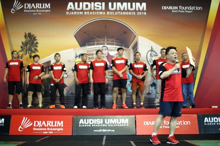 Tim pencari bakat PB Djarum dalam Audisi Umum Djarum Beasiswa Bulutangkis 2018 di Manado