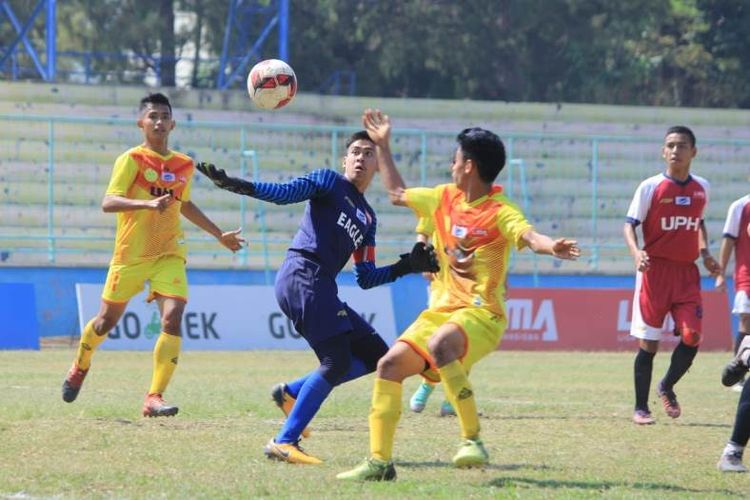  Universitas Negeri Jakarta (UNJ) meneruskan kiprah apik sebagai salah satu unggulan di LIMA Football Nationals 2018. Di laga kedua mereka di Pul Putih pada Jumat (21/9), UNJ menghentikan kejutan Univ. Pelita Harapan (UPH) Banten 5-0.