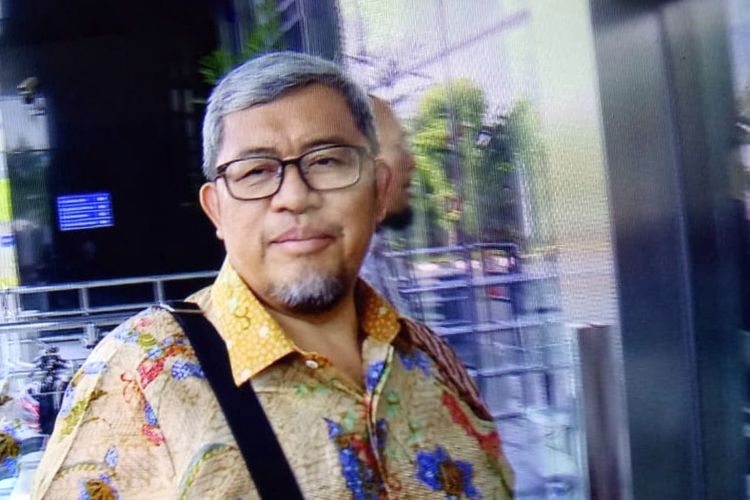 Mantan Gubernur Jawa Barat Ahmad Heryawan memenuhi panggilan pemeriksaan di Gedung Merah Putih Komisi Pemberantasan Korupsi (KPK), Jakarta, Selasa (27/8/2019).