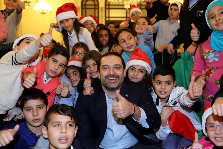 Perdana Menteri Lebanon, Saad al-Hariri, merayakan Natal bersama anak-anak yatim piatu di Beirut (23/12/2017).