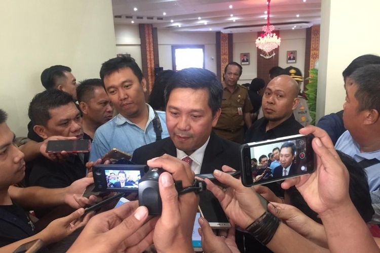 Wakil Gubernur Sulut Steven Kandouw saat diwawancara sesuai rapat paripurna di Kantor DPRD Sulut, Selasa (21/5/2019) sore.