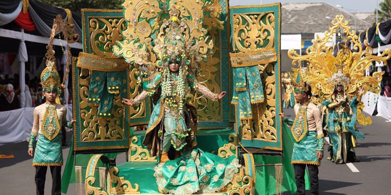 Jember Fashion Carnaval 2017 bertema Victory berlangsung di Alun-alun Kabupaten Jember, Jawa Timur, Minggu (13/8/2017). Hadir Presiden Joko Widodo dan Menteri Pariwisata Arief Yahya.