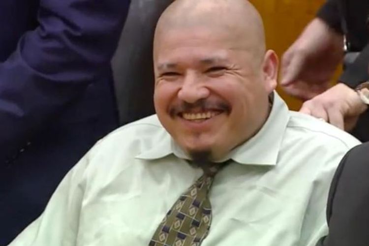 Luis Bracamontes terus tertawa ketika berada di Pengadilan Tinggi Sacramento, Amerika Serikat, Selasa (16/1/2018). Imigran ilegal asal Meksiko itu didakwa membunuh dua polisi, dan melukai petugas lainnya dalam baku tembak yang terjadi pada Oktober 2014.