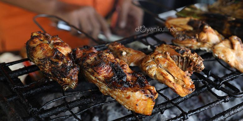 Ikan patin bakar di Balikpapan, Kalimantan Timur.