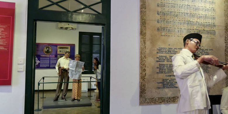 Pengunjung melihat Museum Sumpah Pemuda di Jalan Kramat Raya, Jakarta Pusat, Kamis (22/10/2015).