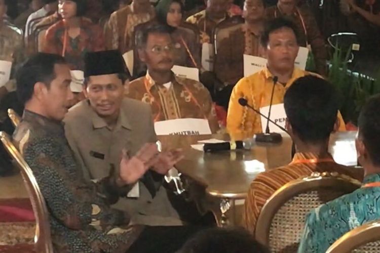 Presiden Joko Widodo saat mengikuti acara geladi bersih final pernikahan putrinya Kahiyang Ayu dengan Bobby Nasution di Gedung Graha Saba Buana, Solo, Selasa (7/11/2017).