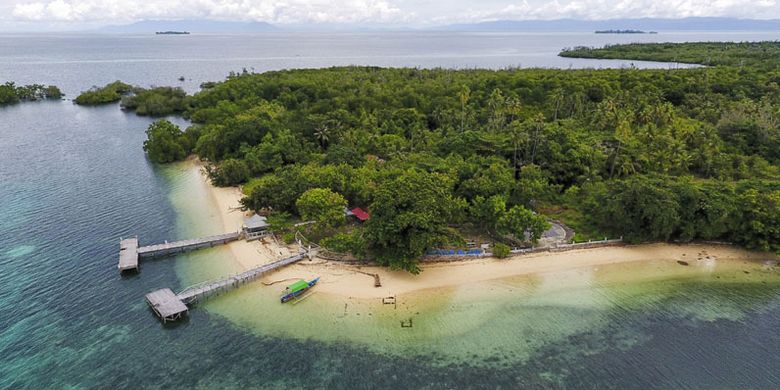 Pulau Dodola menjadi salah satu lokasi favorit wisatawan di Morotai, Maluku Utara.