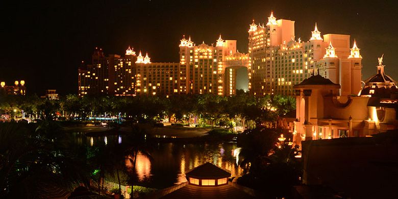 Atlantis Paradise Island Royal Tower, sebuah hiburan malam kelas atas di Bahama yang dilengkapi kasino.