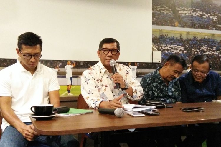 Jajaran manajemen Persib saat memberi keterangan kepada media di Kafe Persib, Jalan Sulanjana, Jumat (26/10/2018).