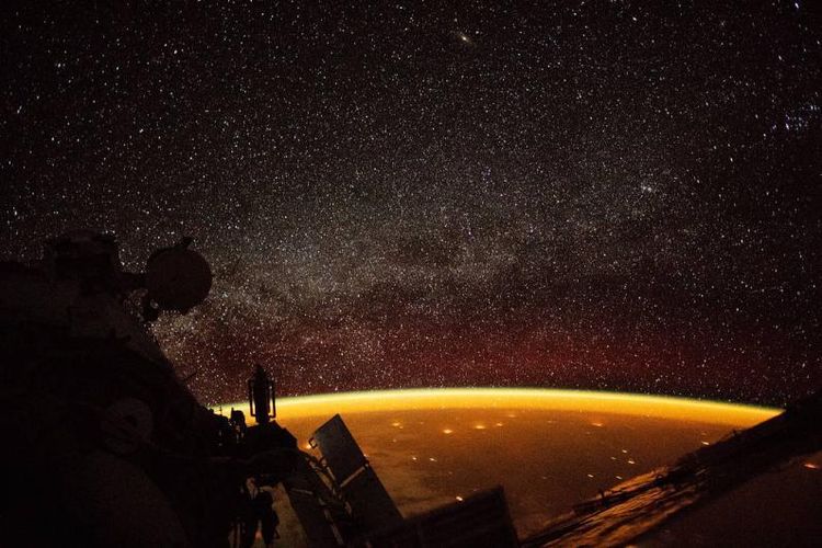 Pada 7 Oktober, seorang astronot di Stasiun Luar Angkasa Internasional (ISS) memotret foto ini saat mengorbit pada ketinggian lebih dari 250 mil di atas Australia. 