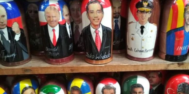 Selain matryoshka Presiden Joko Widodo, terdapat matryoshka mantan Gubernur DKI Jakarta, Ahok Tjahaja Purnama atau Ahok, beserta tokoh lain seperti pemain sepak bola.