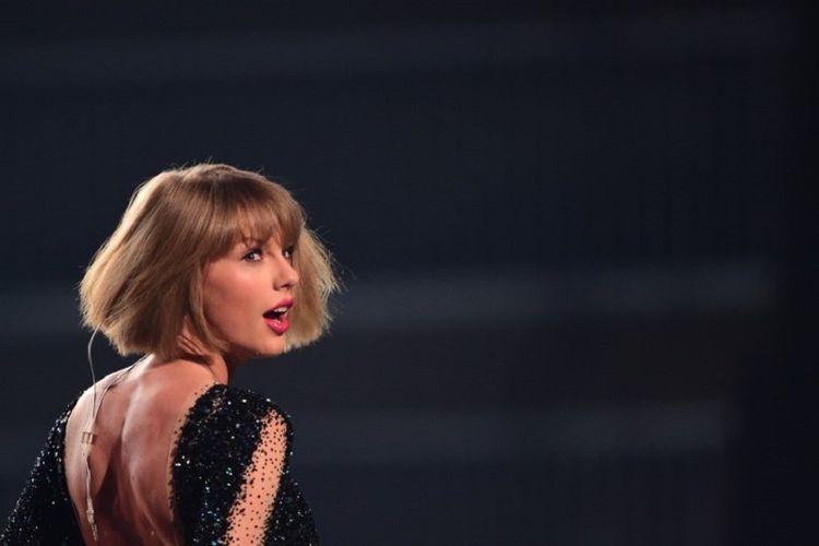Penyanyi Taylor Swift tampil pada perhelatan Grammy Awards 2016 di Los Angeles, California, pada 15 Februari 2016. Ia memenangi kasus pecelehan seksual melawan seorang penyiar radio di Denver, Senin (14/8/2017).