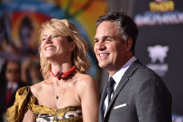 Aktor Mark Ruffalo dan istrinya, Sunrise Coigney, menghadiri pemutaran perdana film keluaran Marvel Studios, Thor: Ragnarok, di Los Angeles, California, pada 10 Oktober 2017.