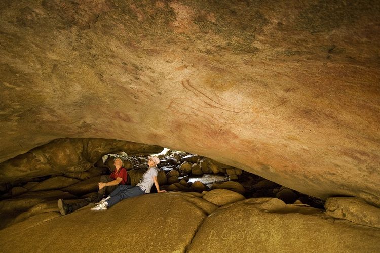 Mulkas Cave atau Gua Mulka juga merupakan destinasi favorit wisatawan di Hyden, Australia Barat. Keunikan dari tempat ini adalah terdapatnya lukisan bentuk telapak tangan manusia yang besarnya melebihi telapak tangan pada umumnya.