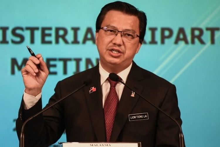 Menteri Pengakutan Malaysia Liow Tiong Lai berbicara dalam konferensi pers di Kuala Lumpur pada Juli lalu.