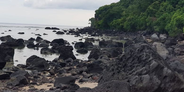 Pantai Doreng di Desa Nenbura, Kecamatan Bola, Kabupaten Sikka, Flores, Nusa Tenggara Timur, Sabtu (27/4/2019).