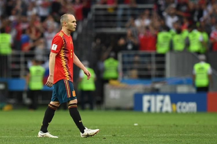 Andres Iniesta memutuskan pensiun dari sepak bola internasional seusai Spanyol kalah dari Rusia pada babak 16 besar Piala Dunia 2018 di Luzhniki, 1 Juli 2018. 