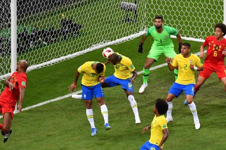 Gol bunuh diri Fernandinho membawa Belgia unggul atas Brasil pada pertandingan babak 8 besar atau perempat final Piala Dunia 2018 di Kazan Arena, 6 Juli 2018. 