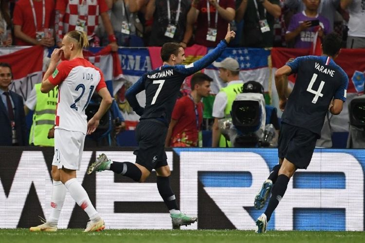 Antoine Griezmann merayakan gol Perancis ke gawang Kroasia pada final Piala Dunia 2018 di Stadion Luzhniki, 15 Juli 2018. 