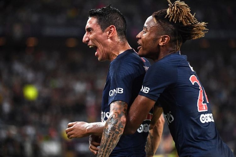 Angel Di Maria dan Christopher Nkunku merayakan gol PSG ke gawang AS Monaco pada laga Piala Super Perancis 2018 di Shenzhen, 4 Agustus 2018. 