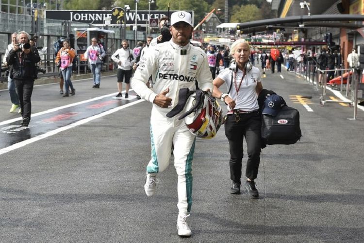 Pebalap Mercedes asal Inggris, Lewis Hamilton, menjadi yang tercepat pada kualifikasi GP Belgia di Spa-Francorchamps, 25 Agustus 2018. 