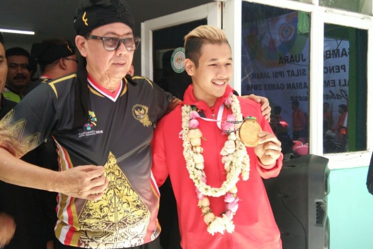 Pesilat asal Jabar, Hanifan YK saat mendapat sambutan dari pengurus IPSI Jabar di Gor Padjadjaran, Bandung, Senin (3/9/2019).