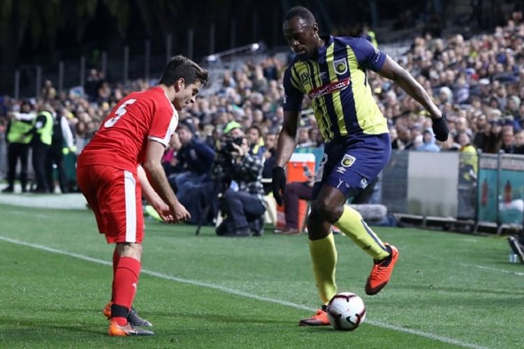 Sprinter sekaligus manusia tercepat di dunia, Usain Bolt, bermain di Liga Australia bersama Central Coast Mariners pada laga pramusim, 31 Agustus 2018. 