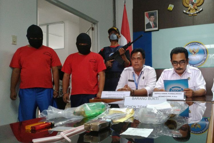 Kepala Badan Narkotika Nasional Kabupaten (BNNK) Purbalingga, Istantiyono saat jumpa pers, Senin (12/11/2018).