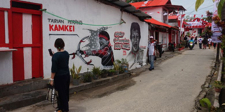 Warna-warni Kampung Merah Putih di Kota Tual, Maluku, Sabtu (27/1/2018).