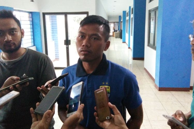 Pemain belakang Persib Bandung, Tony Sucipto, saat ditemui wartawan di Mes Persib, Jalan Ahmad Yani, Selasa (29/8/2017) sore. 