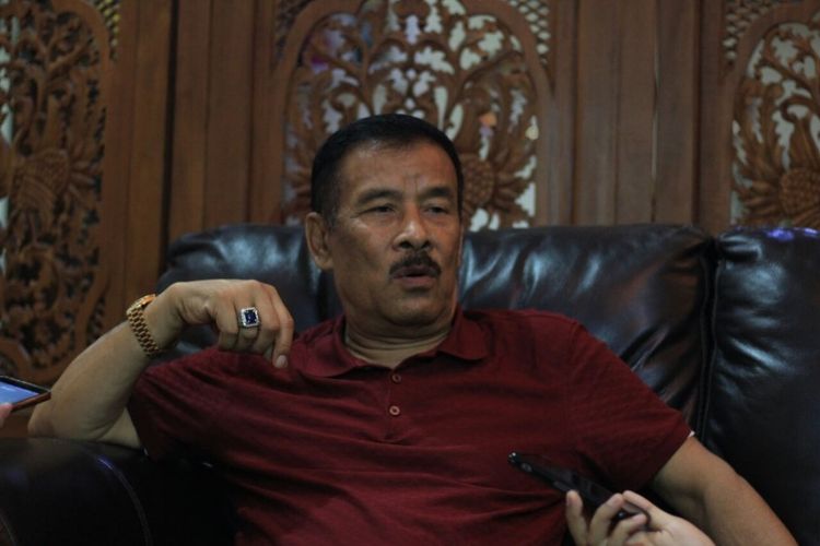Manajer Persib Bandung Umuh Muchtar saat ditemui di kediamannya, Kamis (9/11/2017) sore. 